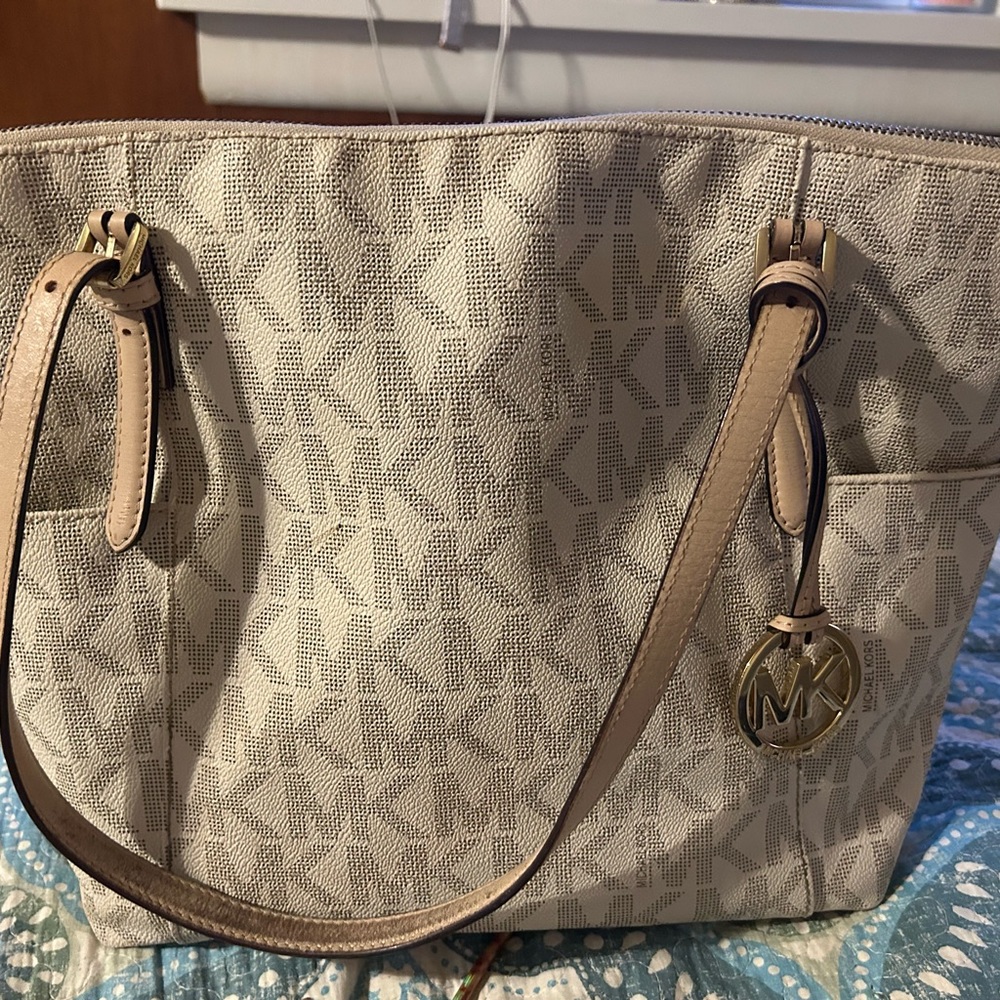 Signature MK authentic